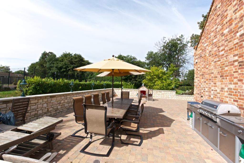 Outdoor Kitchen