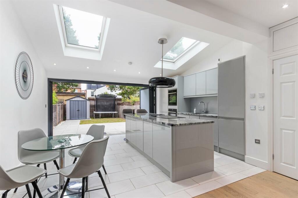 Stunning Open Plan Kitchen/Dining/Family