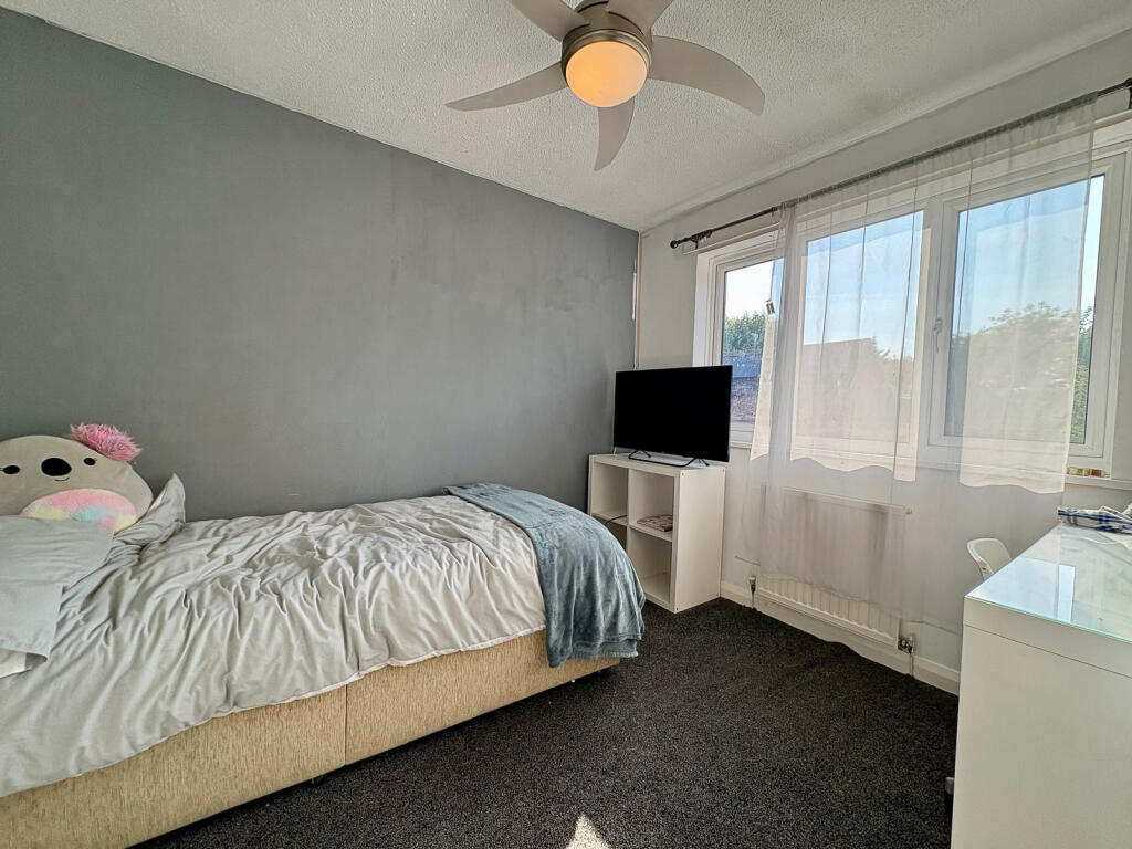 87 Sunningdale Bed 2.jpg