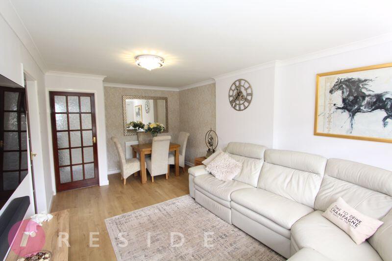 Lounge / Dining Area