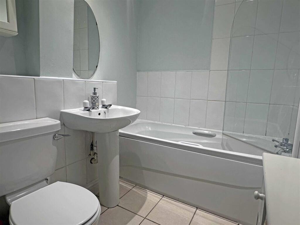 bathroom 1.jpg