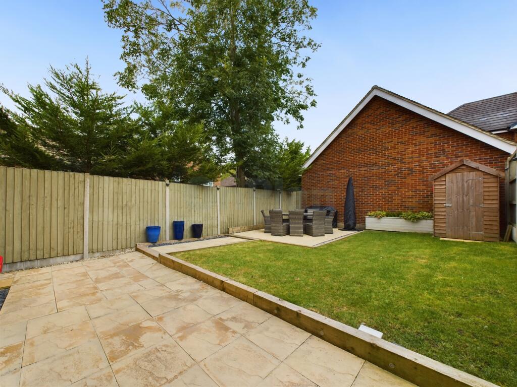 CAM04024G0-PR0010-STILL014