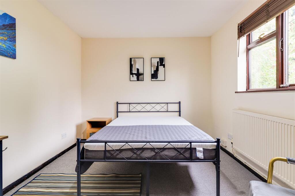 Room 5 (2)