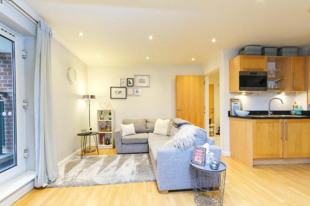 Lounge / Kitchen