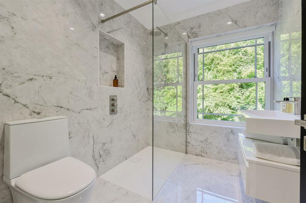 CUNLIFFE CLOSE, 1  (16).jpg