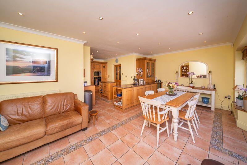 Kitchen/ dining family space