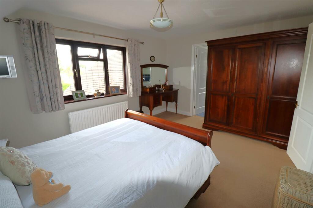 Bedroom 1 (1).JPG