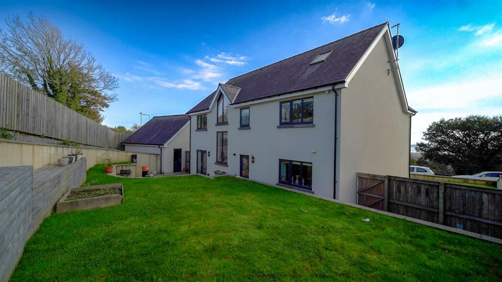 Sequence 01.00_16_06_09.Still003-2-2.jpg