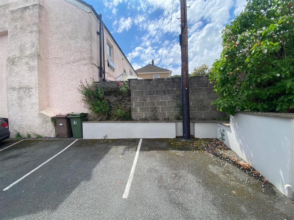 PARKING.jpeg