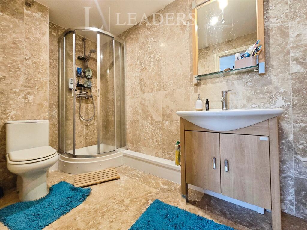 Shower En-Suite
