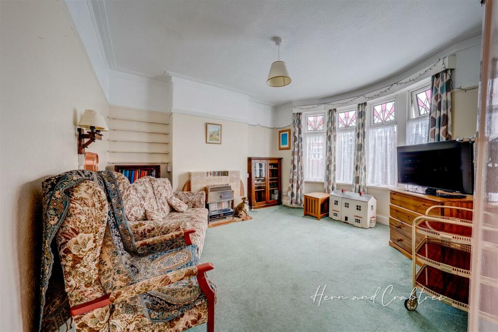 St Gowan Avenue, Heath, HernCrabtree (3).jpg