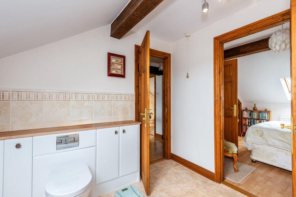 &#34;Jack &amp; Jill&#34; Bathroom