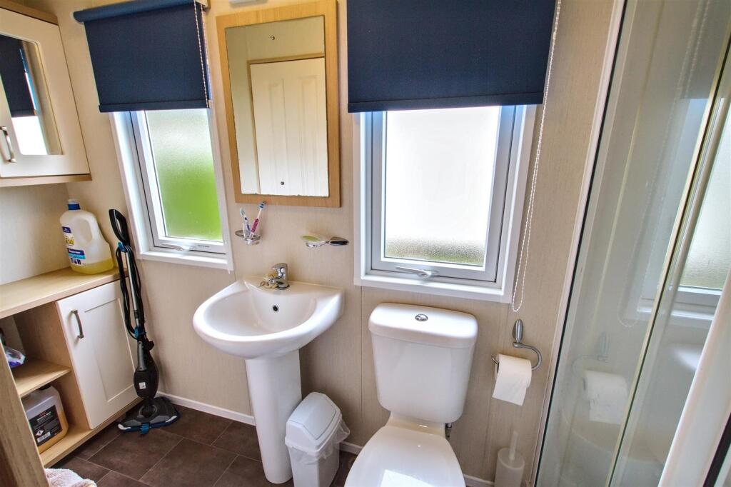 Jack &amp; Jill Shower Room