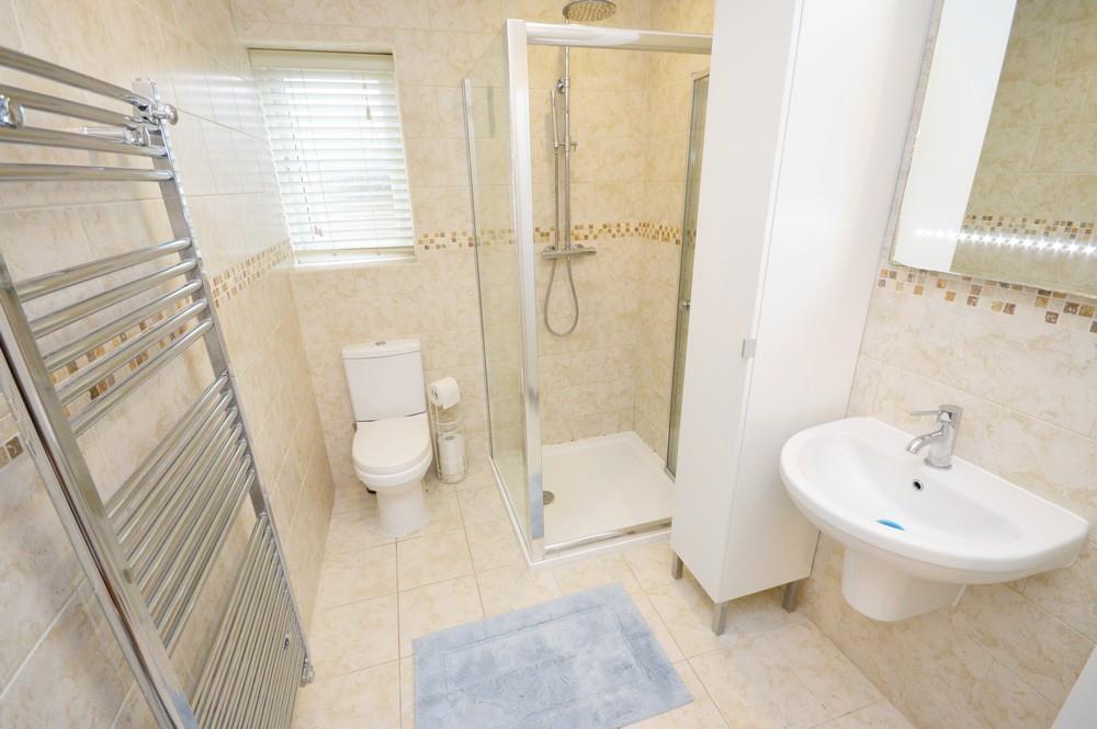 EN SUITE SHOWER ROOM