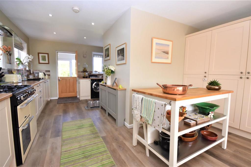 Kitchen..JPG