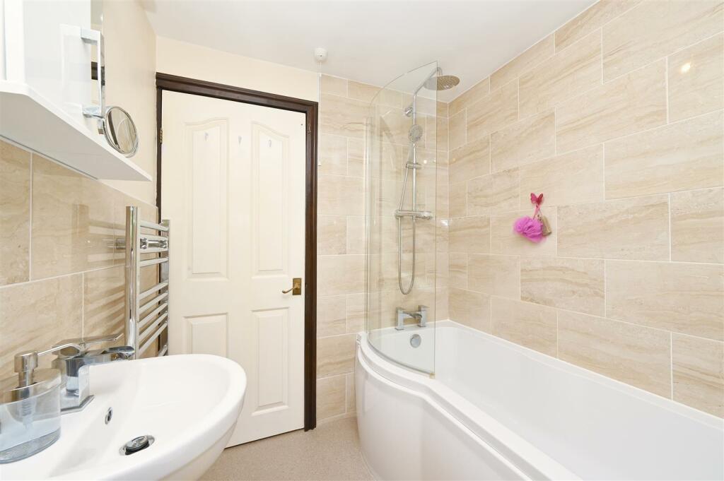 Bathroom - bath and sink.jpg