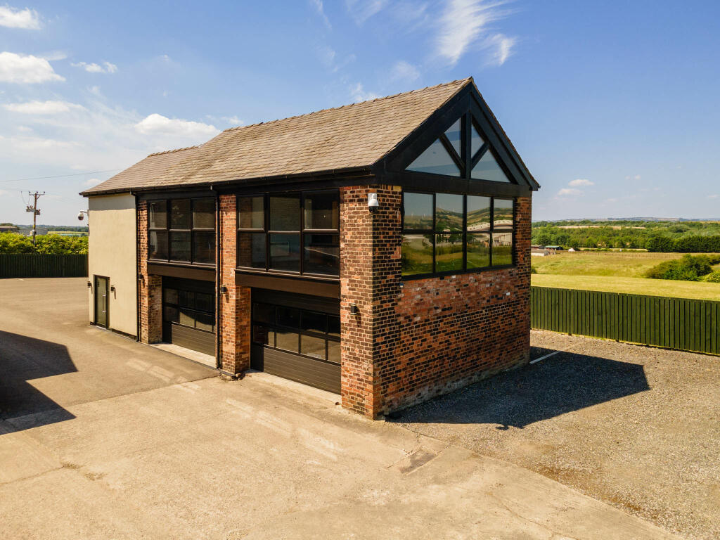 20230615-1311_Highfields Farm, Moss Hall Road, OL1