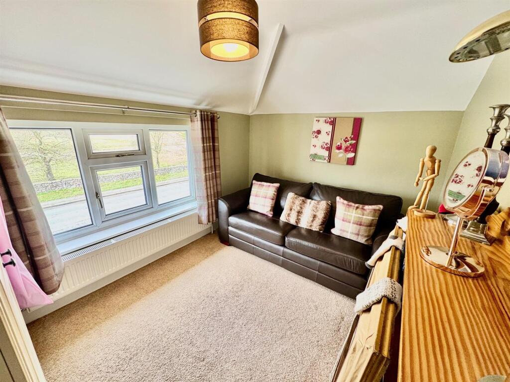 Bedroom 5b.jpg