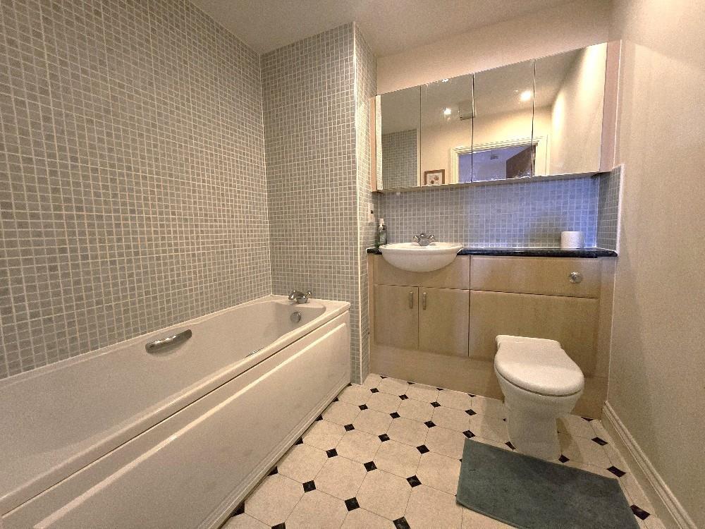 St Marys House, Broad Lane - Bathroom
