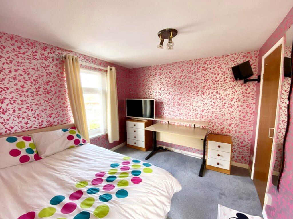 BEDROOM 2