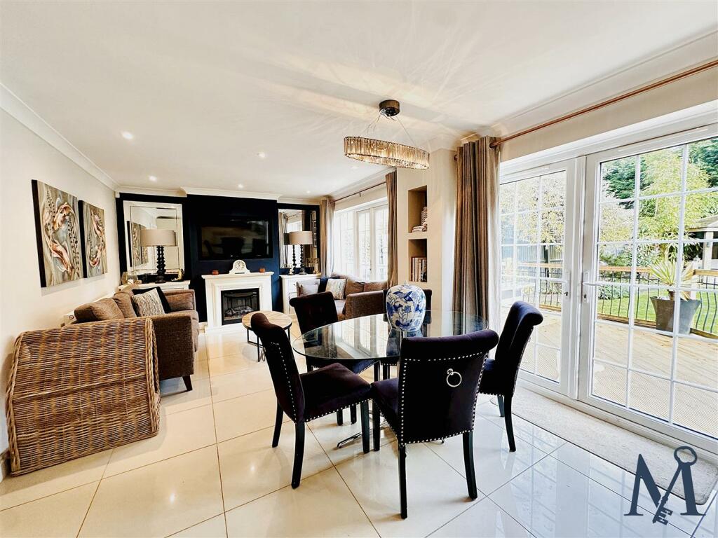 Open Plan Kitchen Dining Area