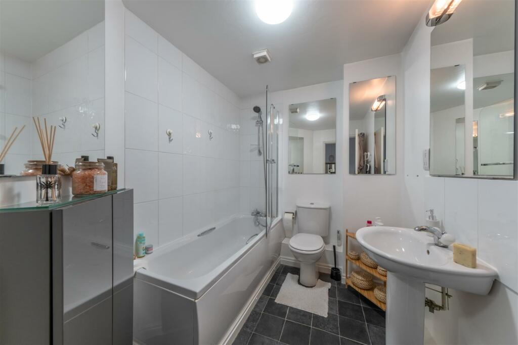 27 Harthill Close-028.jpg