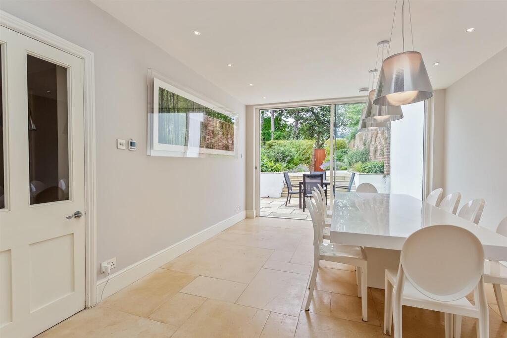 Breakfast Room