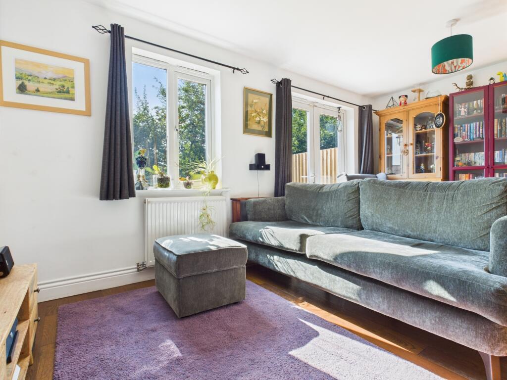 CAM03729G0-PR0091-STILL011