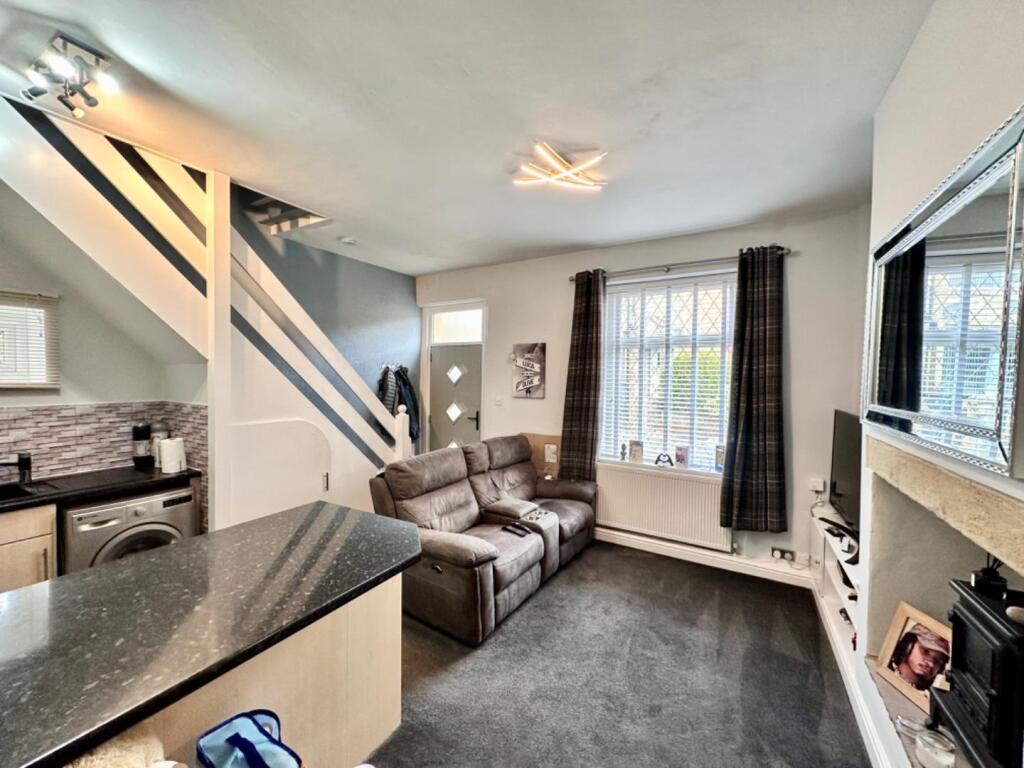 OPEN PLAN LIVING AREA