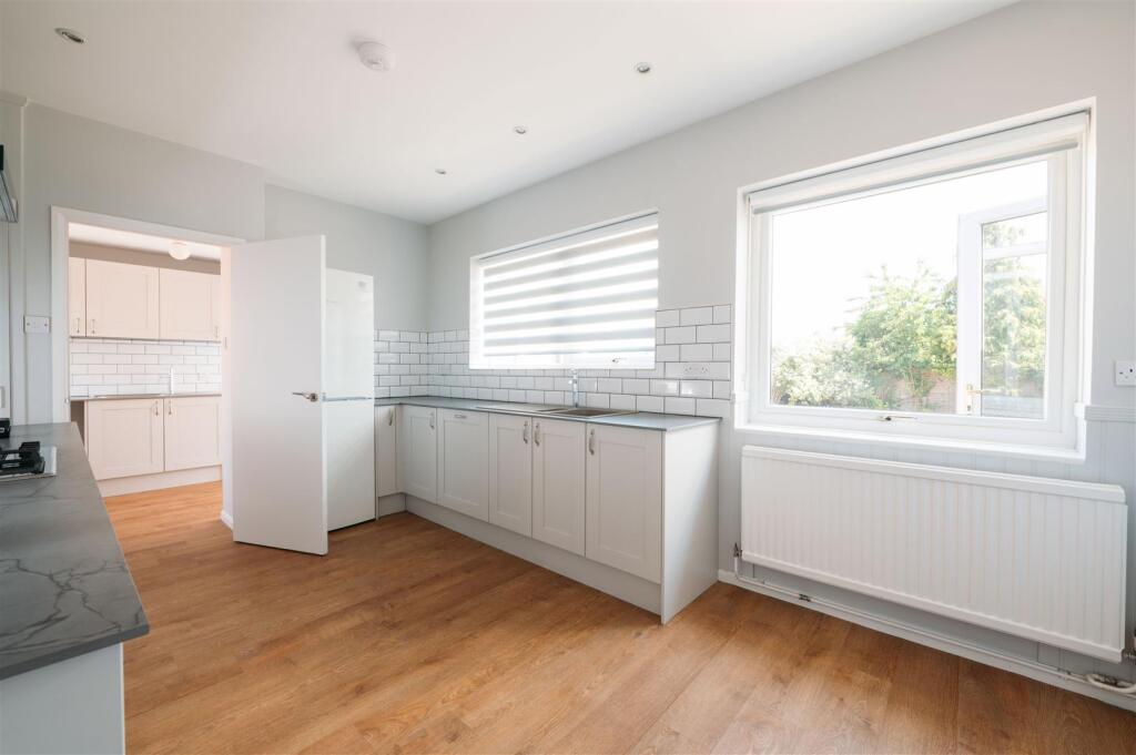 6 Meadow Way, Hitchin-06.jpg