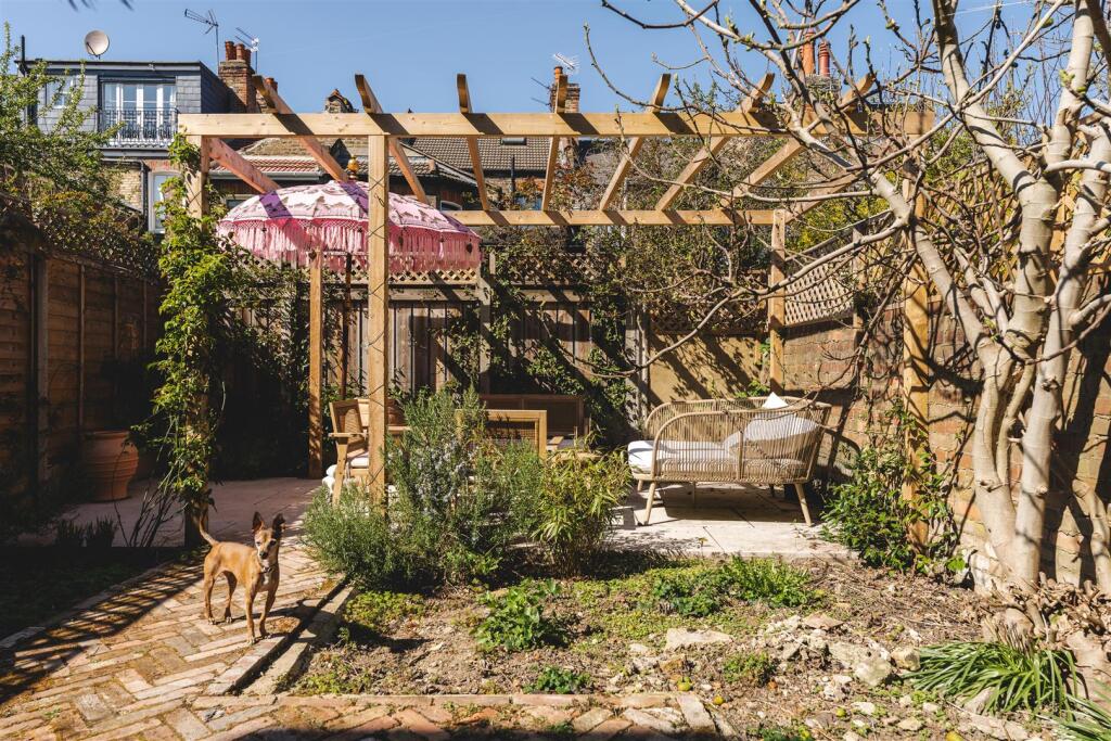 Mildenhall Road-6.jpg