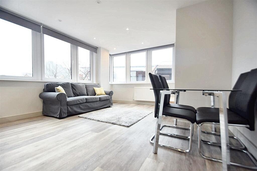 Lounge/Kitchen