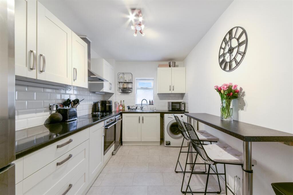 LYME REGIS COURT,4 (10).jpg