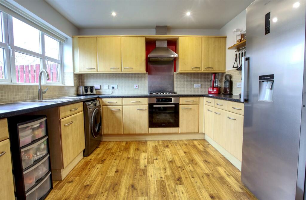 3 Kitchen (1).jpg