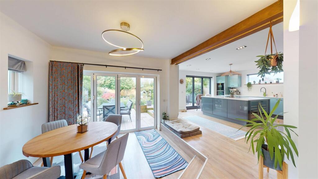 Dining Room &amp; Kitchen