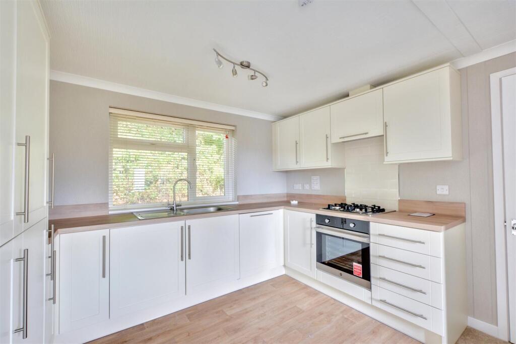 Kitchen_2.jpeg