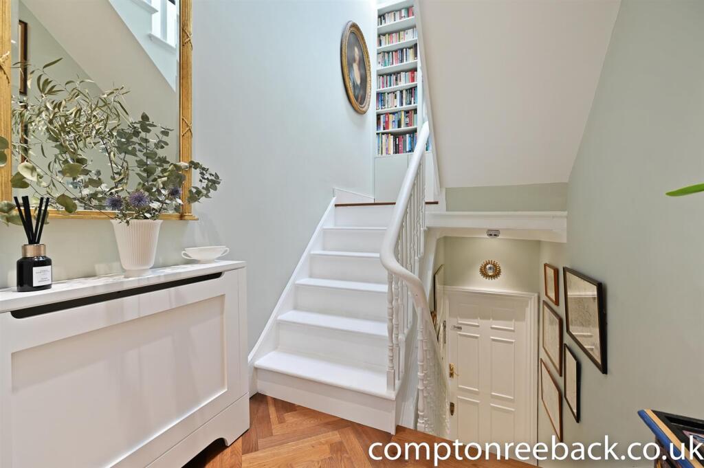 CR - w  Edbroke Road - Hallway3 (1).jpg