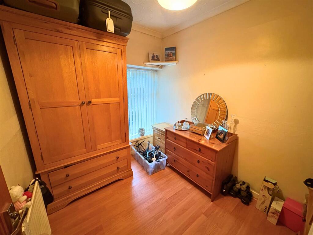 Bedroom 3a (edit).jpg