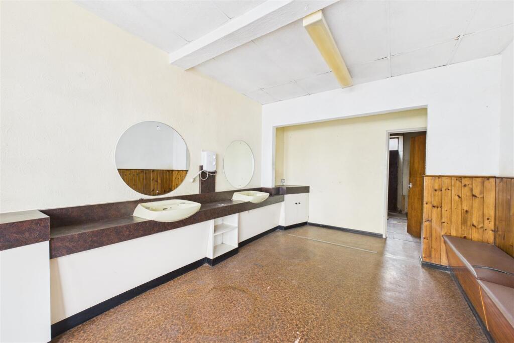 366 Two Mile Hill Road, St George, Bristol BS15 1A