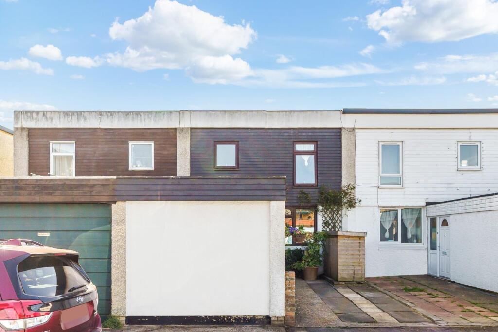 FLEETWOOD CLOSE (11).jpg