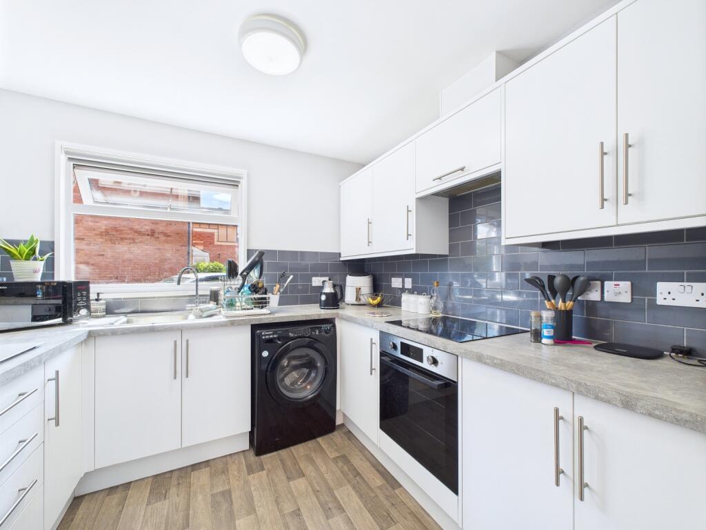 CAM01909G0-PR0363-STILL009