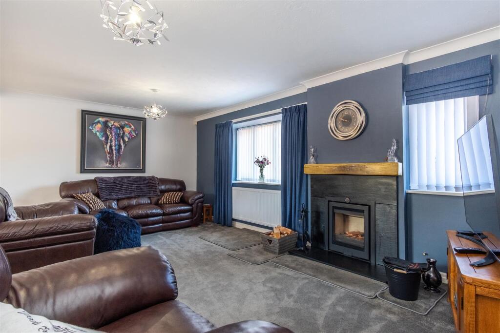 Lounge/Dining Room