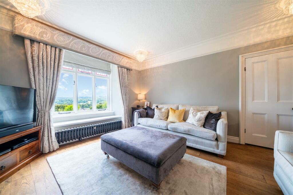 Living Room-2.jpg