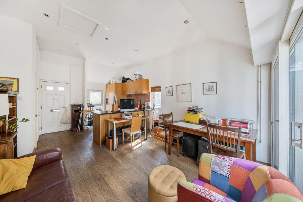 1327809-4-687a23d...