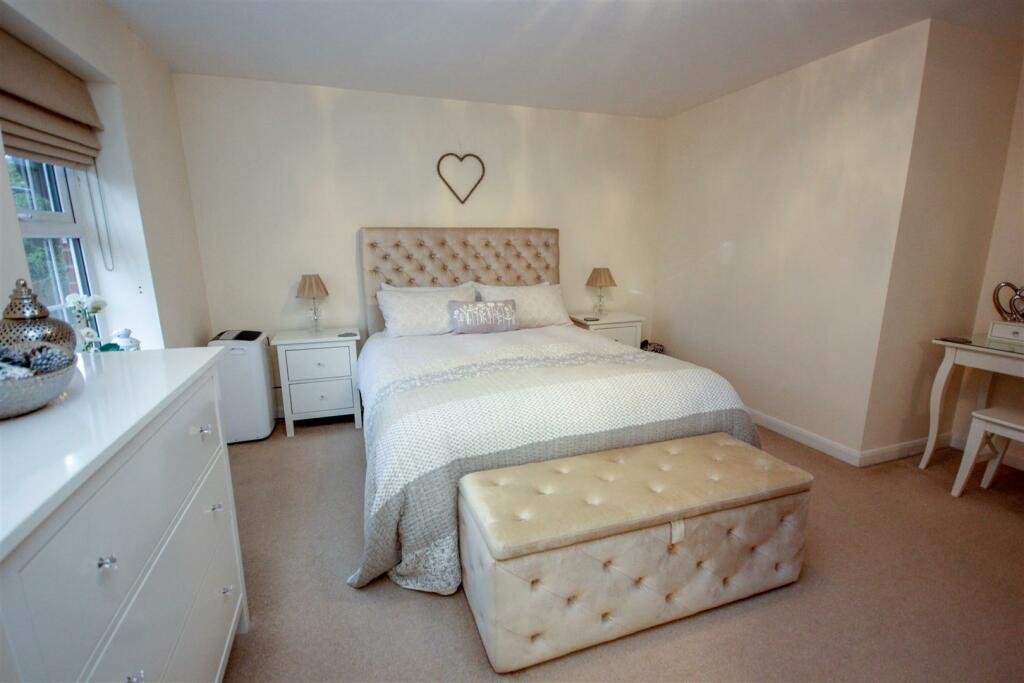 Bedroom 1.jpg