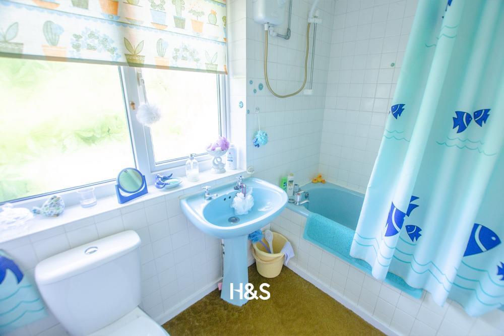 12 Walcott Green - Bathroom.jpg