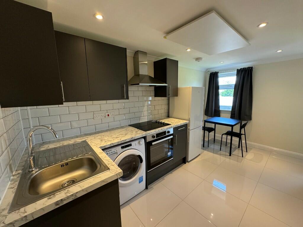 Flat 3, 98 Cranbury Avenue, Southampton, Hampshire, SO14