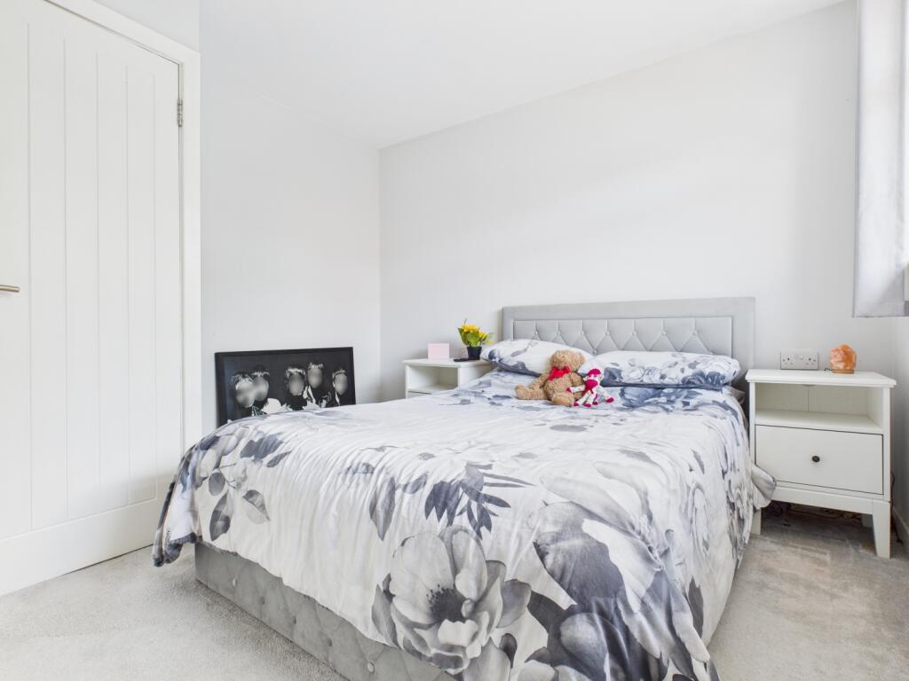 CAM03729G0-PR0155-STILL002