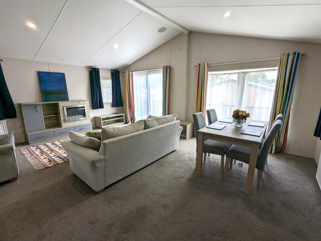 Open Plan Living 4.jpg