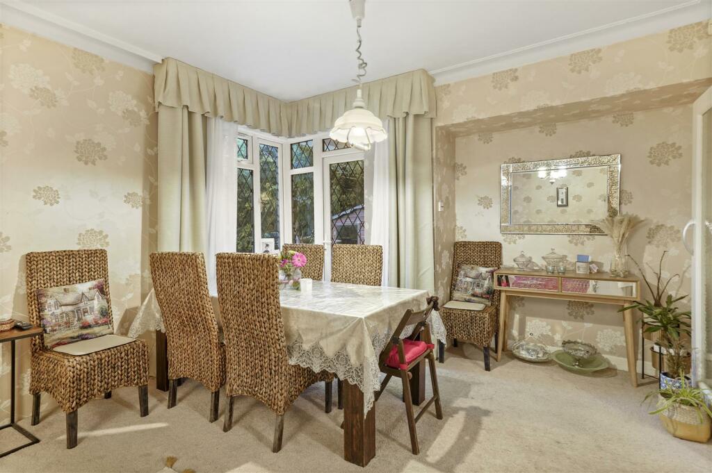 2 Mayfields Close - mvegSpHADO00D2SlrvQf.jpg